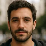 Emanuel Sandi, auteur des guides Chicken Road